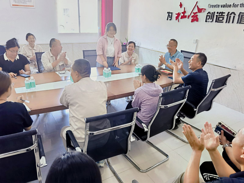 关爱职工子女，颁发奖学金助力学子圆梦大学